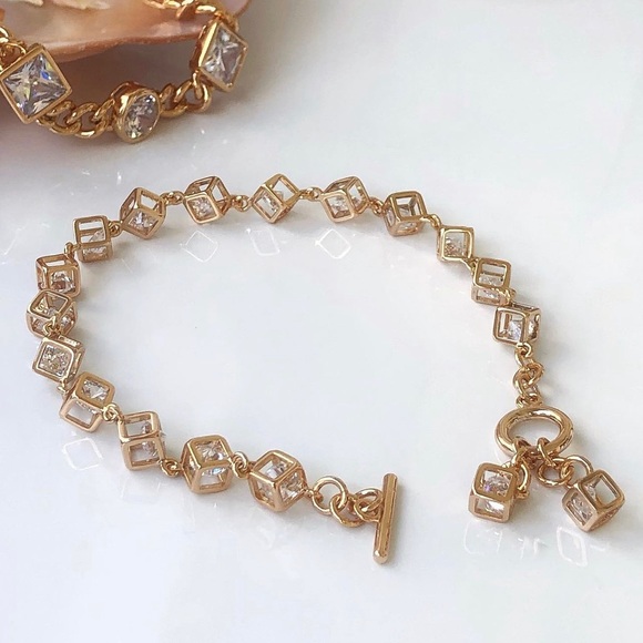 Cube Bracelet 18k Gold Plated w/ Moving Zirconia | Luxury Jewelry - Picture 3 of 12